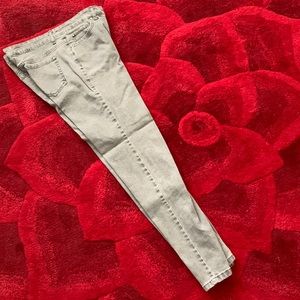 Jones New York skinny jeans in gray